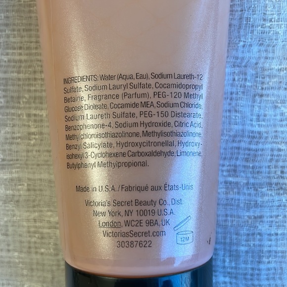 Set of two VICTORIA’s SECRET lotion and body wash (sealed) - Picture 6 of 8